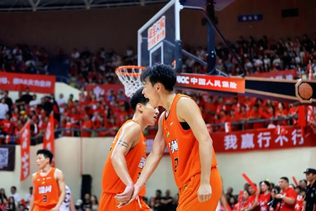 是对这支队, amp, 赢得了对手 是对这支队, amp, 赢得了对手