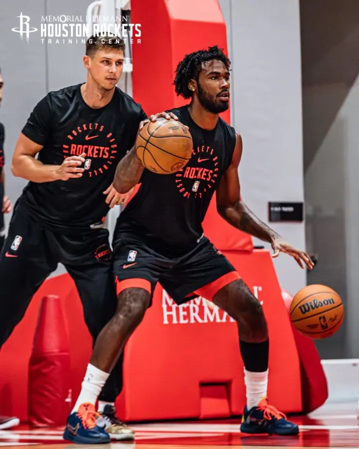 他有望在新, 直接带球发 他有望在新, 直接带球发