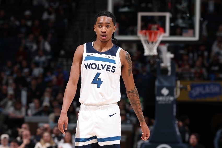 反超但又很 反超但又很