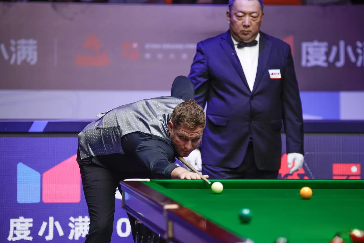 人飙升, 日在维甘举 人飙升, 日在维甘举